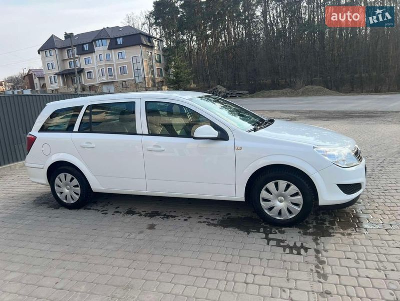 Универсал Opel Astra 2009 в Бучаче