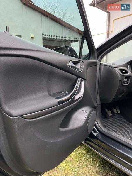 Универсал Opel Astra 2016 в Львове