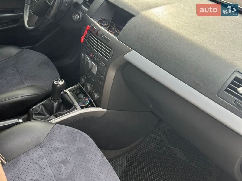Универсал Opel Astra 2006 в Олевске