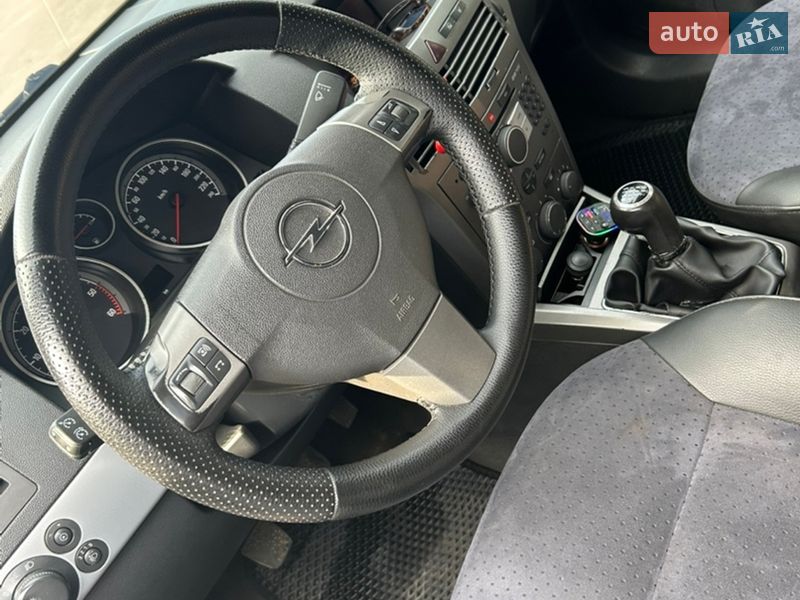 Универсал Opel Astra 2006 в Олевске