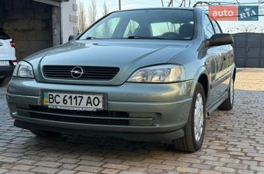 Седан Opel Astra 2006 в Новом Буге