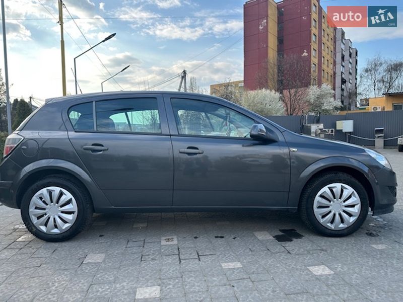 Хетчбек Opel Astra 2012 в Ужгороді