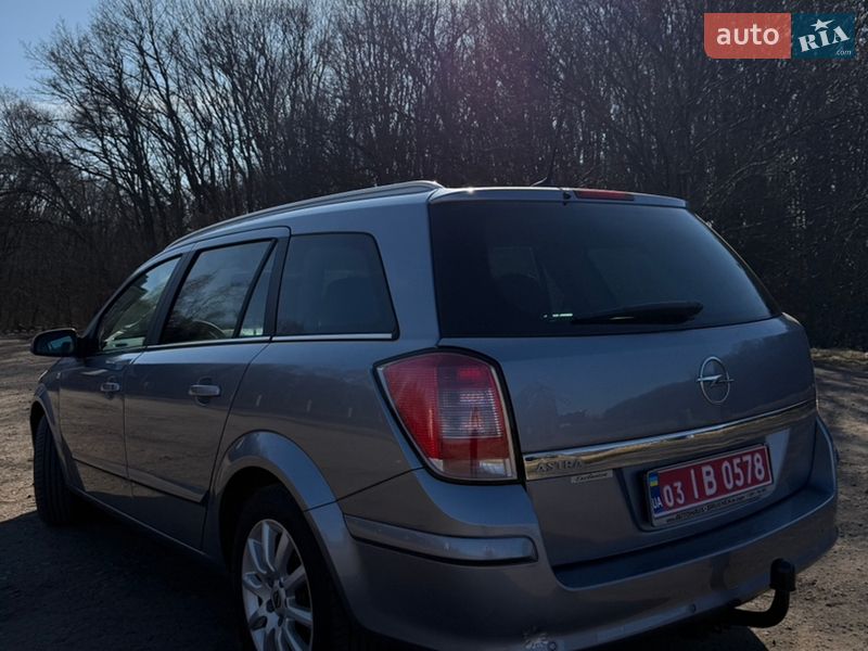 Універсал Opel Astra 2009 в Полтаві