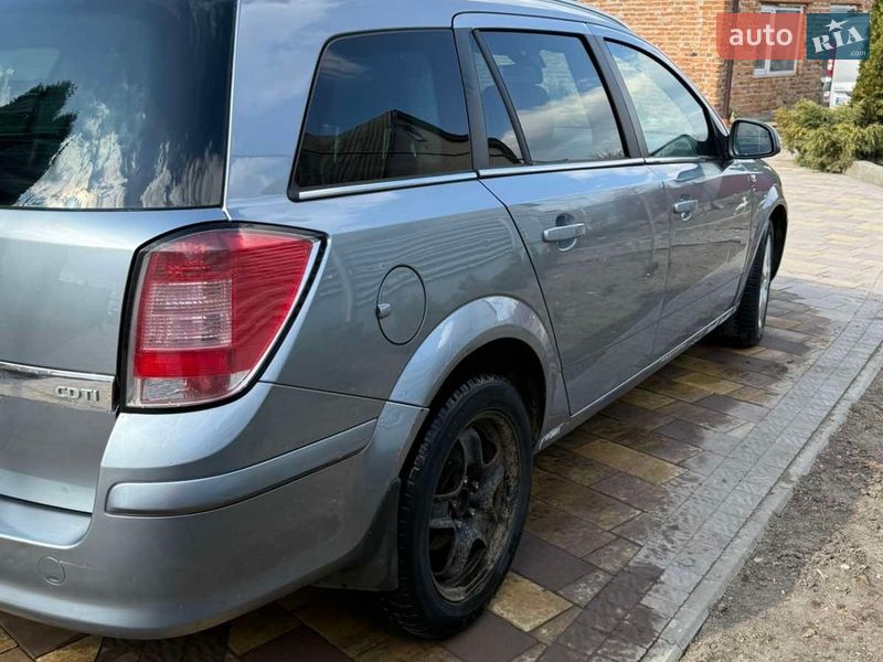 Универсал Opel Astra 2010 в Львове