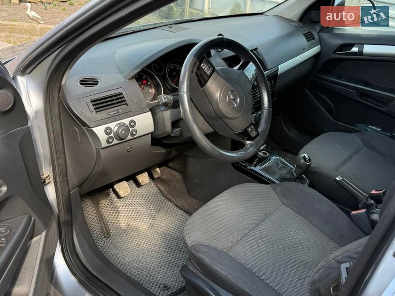 Универсал Opel Astra 2010 в Львове