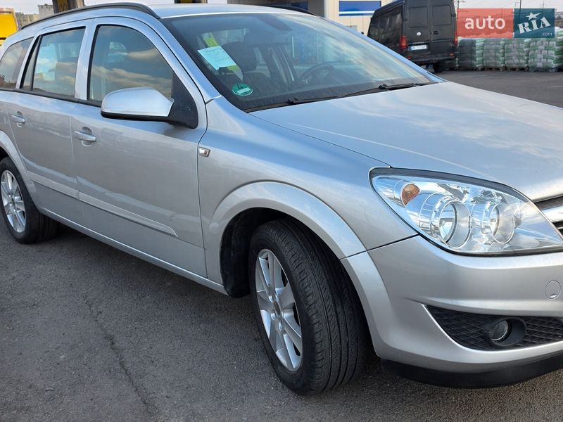 Универсал Opel Astra 2008 в Ровно