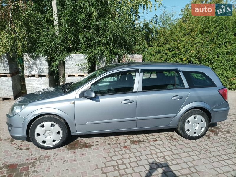 Универсал Opel Astra 2006 в Волочиске