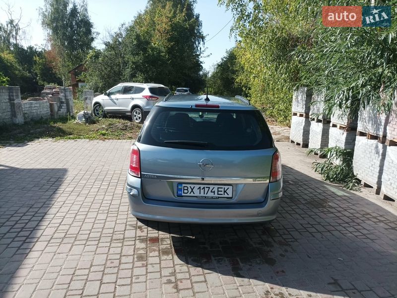 Универсал Opel Astra 2006 в Волочиске