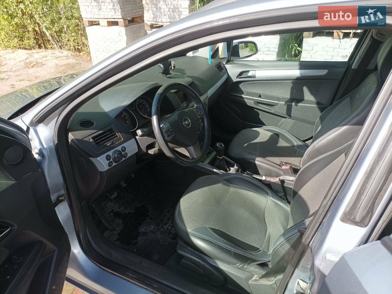 Универсал Opel Astra 2006 в Волочиске