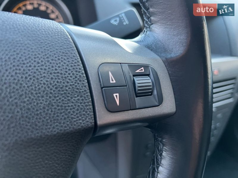Универсал Opel Astra 2005 в Луцке