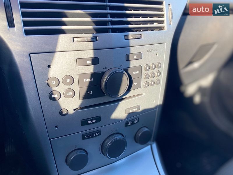 Седан Opel Astra 2012 в Киеве