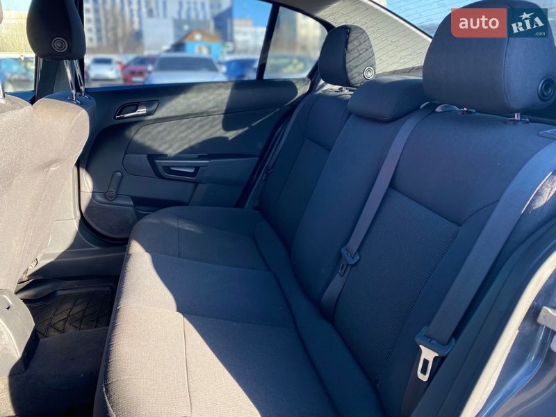 Седан Opel Astra 2012 в Киеве