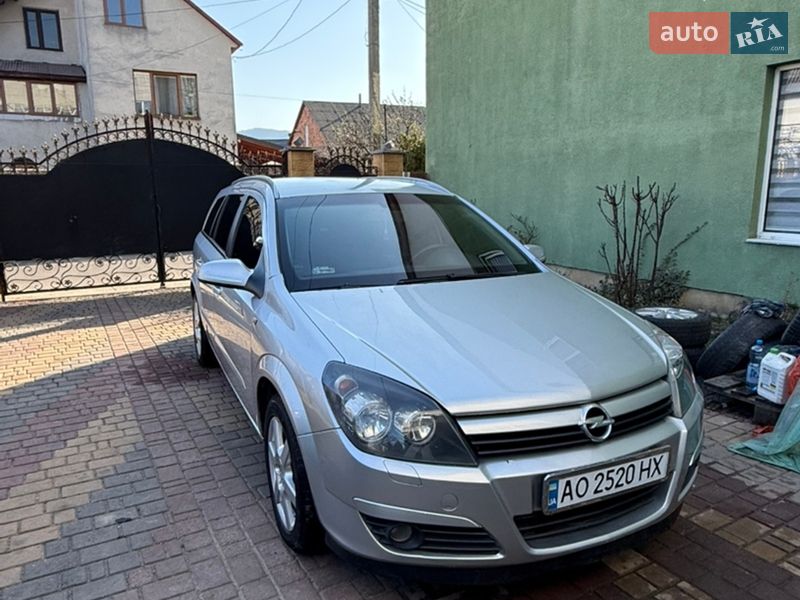 Универсал Opel Astra 2005 в Хусте