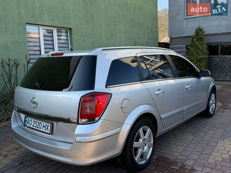 Универсал Opel Astra 2005 в Хусте
