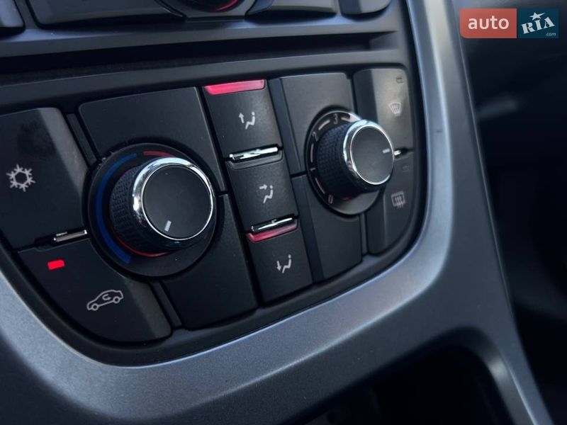 Хетчбек Opel Astra 2012 в Києві