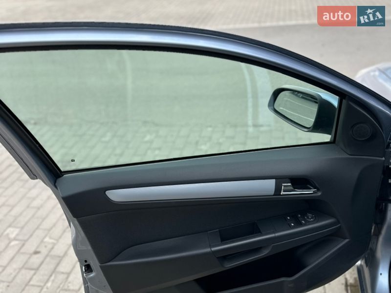 Хэтчбек Opel Astra 2006 в Луцке фото 11 Хэтчбек Opel Astra 2006 в Луцке