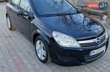 Хэтчбек Opel Astra 2008 в Костополе