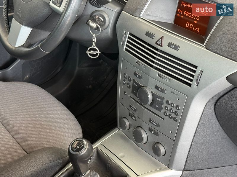 Хэтчбек Opel Astra 2012 в Одессе