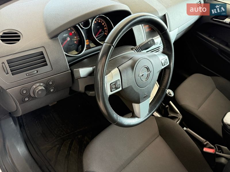 Хэтчбек Opel Astra 2012 в Одессе