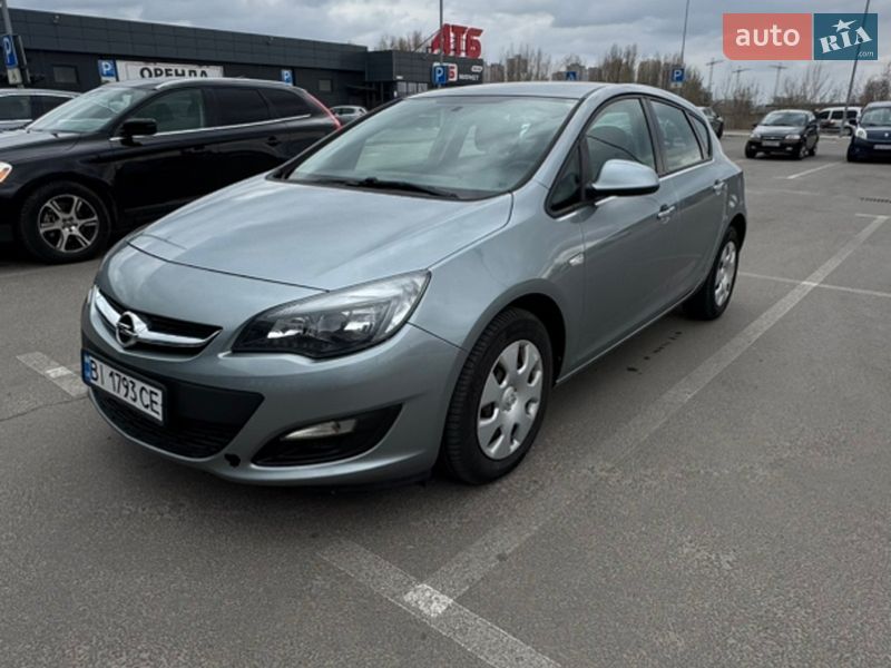 Хэтчбек Opel Astra 2015 в Киеве