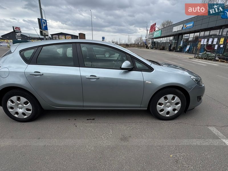 Хэтчбек Opel Astra 2015 в Киеве
