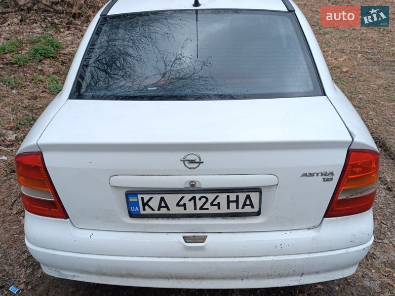 Седан Opel Astra 2004 в Киеве
