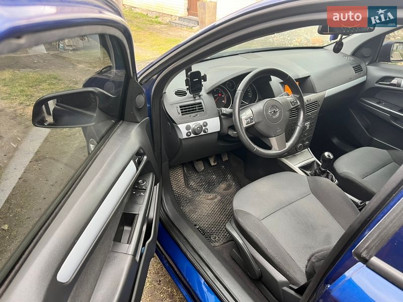 Универсал Opel Astra 2006 в Золочеве