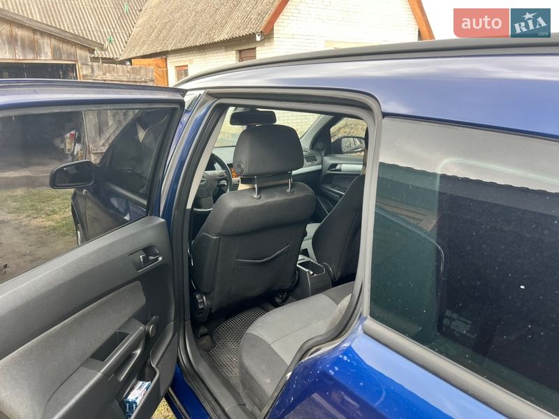 Универсал Opel Astra 2006 в Золочеве