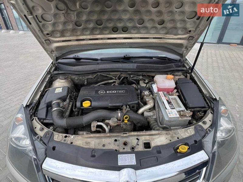 Универсал Opel Astra 2010 в Тернополе