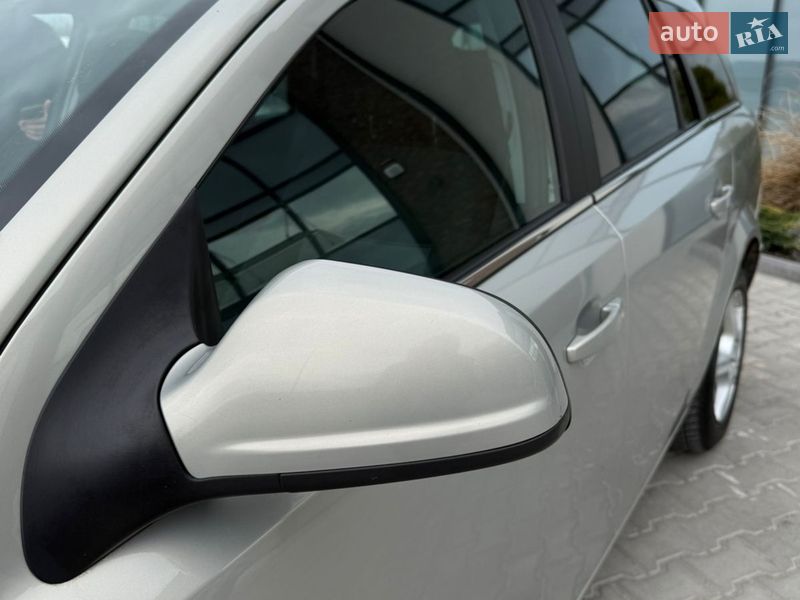 Универсал Opel Astra 2010 в Тернополе