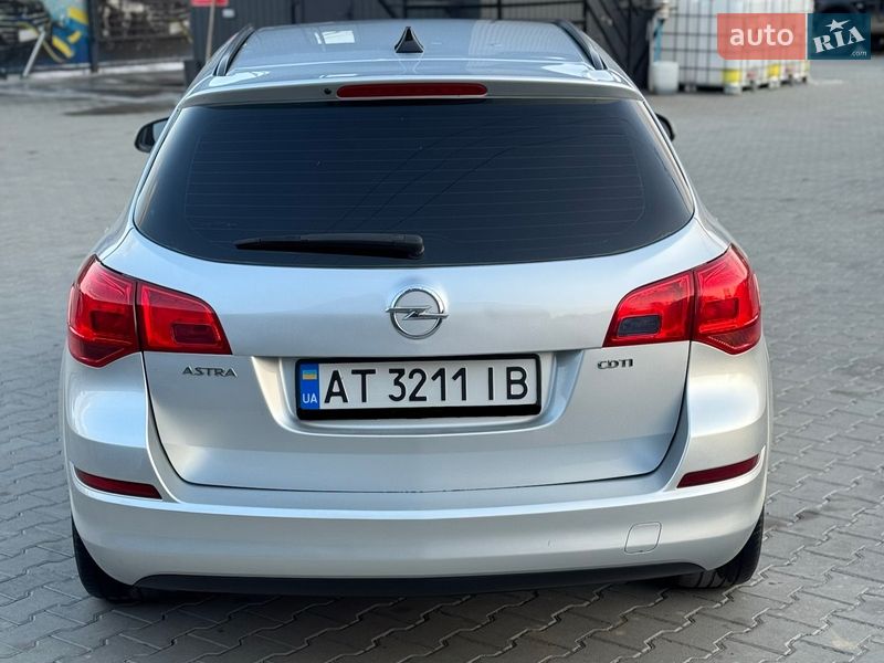Универсал Opel Astra 2011 в Косове