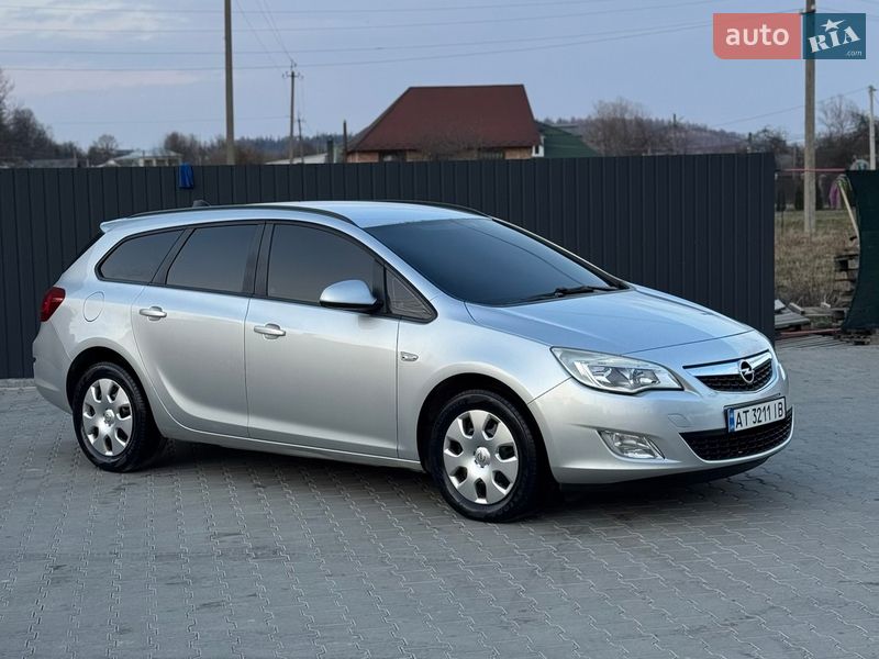 Универсал Opel Astra 2011 в Косове