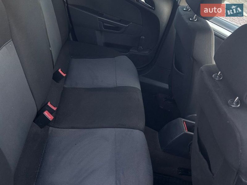 Универсал Opel Astra 2005 в Сарнах