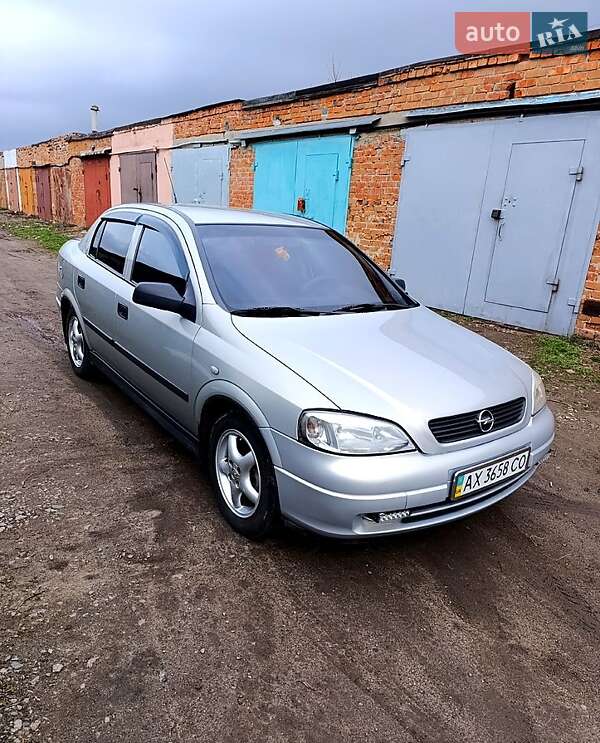 Седан Opel Astra 2006 в Лозовой