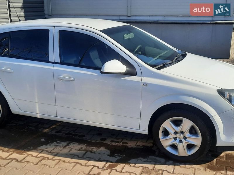 Хэтчбек Opel Astra 2012 в Житомире