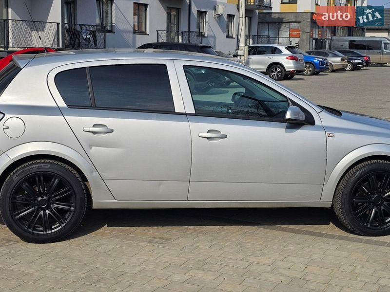Хетчбек Opel Astra 2006 в Ужгороді