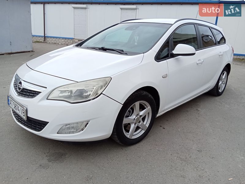 Универсал Opel Astra 2011 в Теофиполе