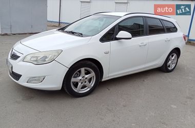 Универсал Opel Astra 2011 в Теофиполе