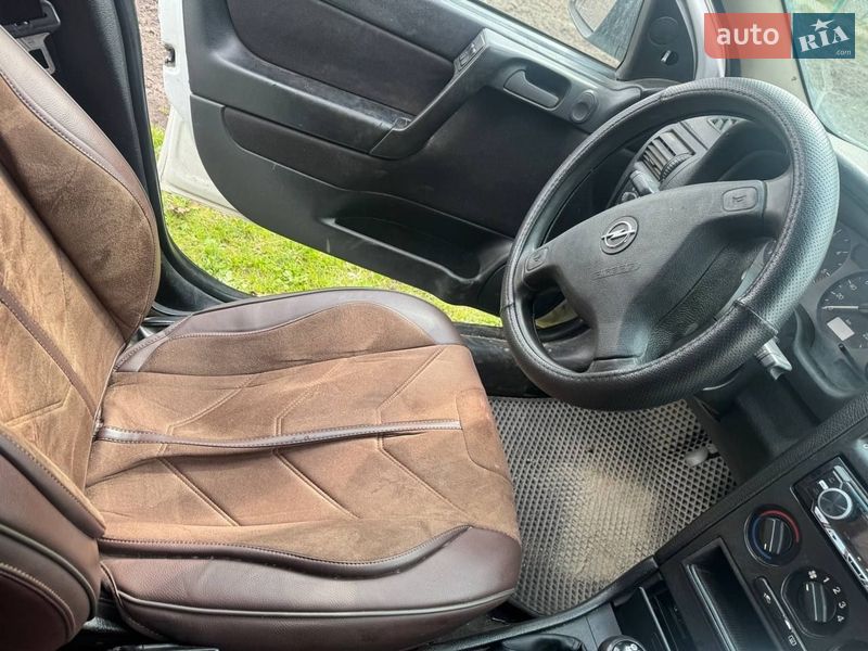 Грузовой фургон Opel Astra 2000 в Ровно