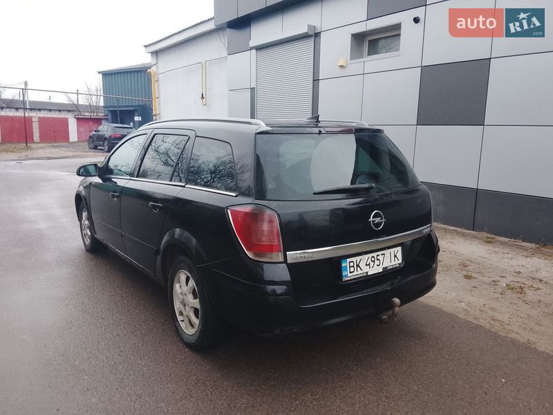 Универсал Opel Astra 2005 в Сарнах