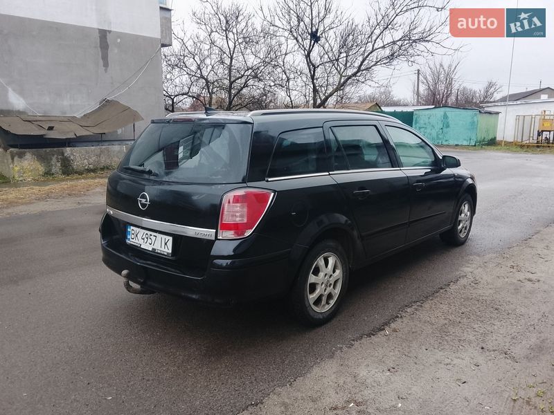 Универсал Opel Astra 2005 в Сарнах