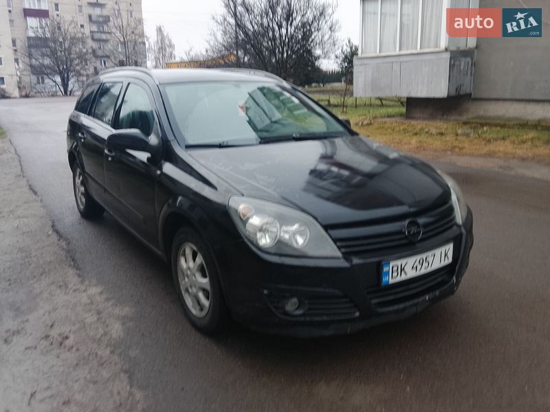 Универсал Opel Astra 2005 в Сарнах