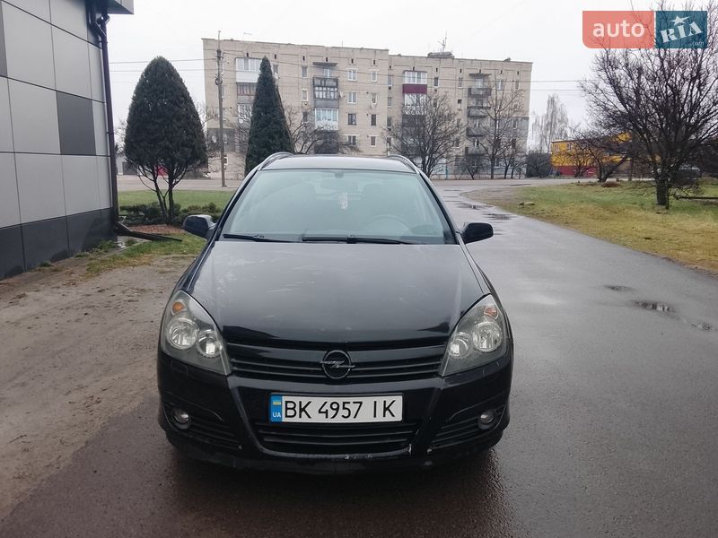 Универсал Opel Astra 2005 в Сарнах