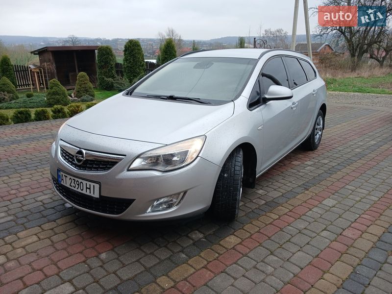Универсал Opel Astra 2011 в Тысменице
