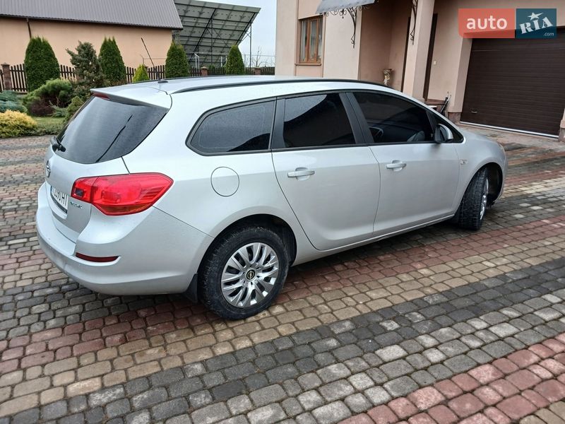 Универсал Opel Astra 2011 в Тысменице