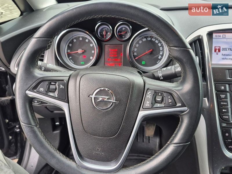 Універсал Opel Astra 2011 в Івано-Франківську