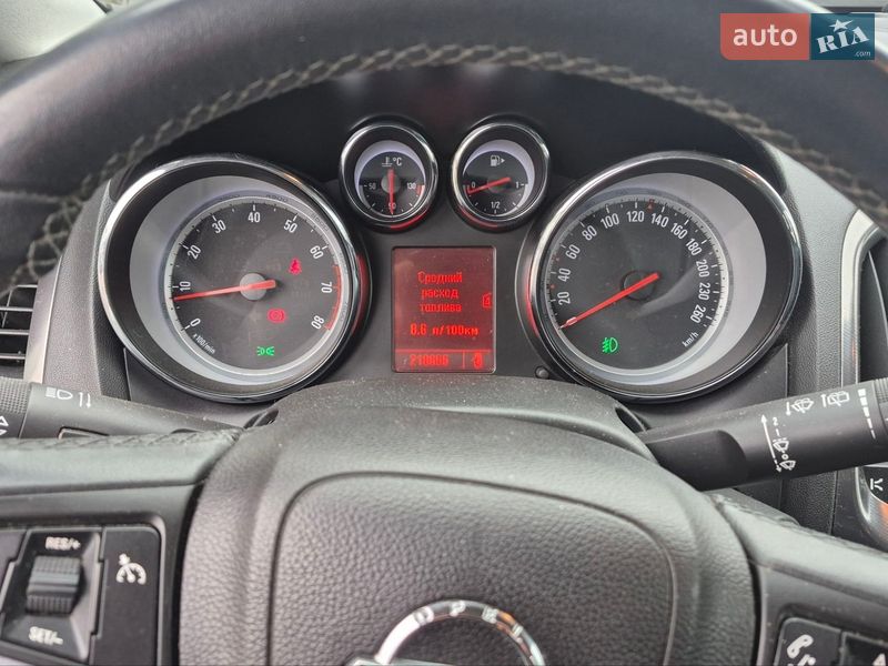 Універсал Opel Astra 2011 в Івано-Франківську