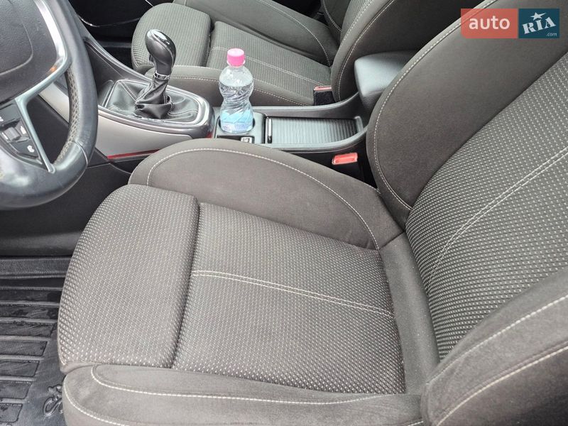 Універсал Opel Astra 2011 в Івано-Франківську