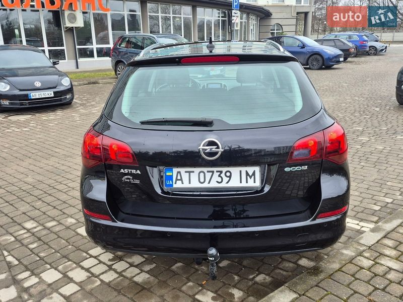 Універсал Opel Astra 2011 в Івано-Франківську
