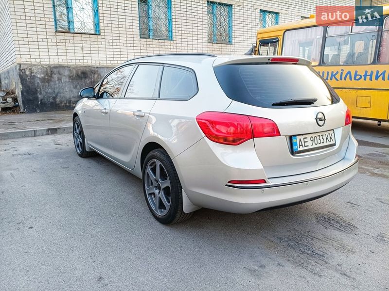 Універсал Opel Astra 2015 в Павлограді